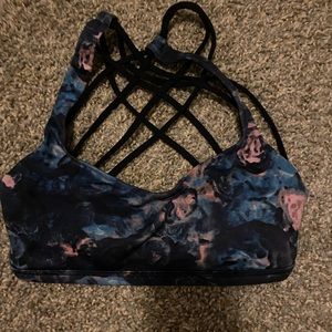 Lululemon sports bra
